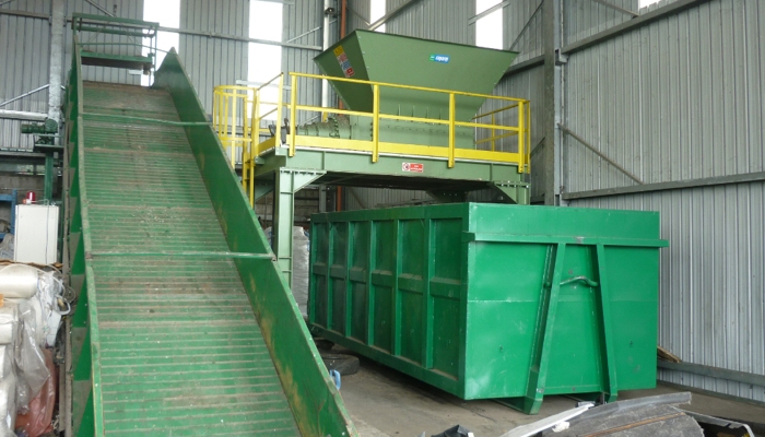 Macchine per riciclaggio materie plastiche, triturazione, imballaggio